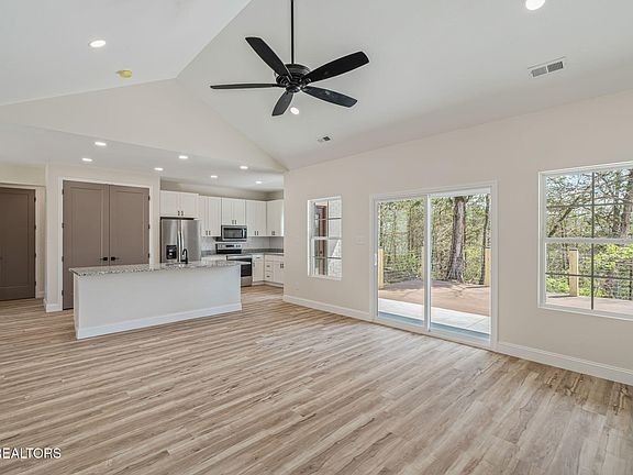 5th image of 7760 Bell Rd