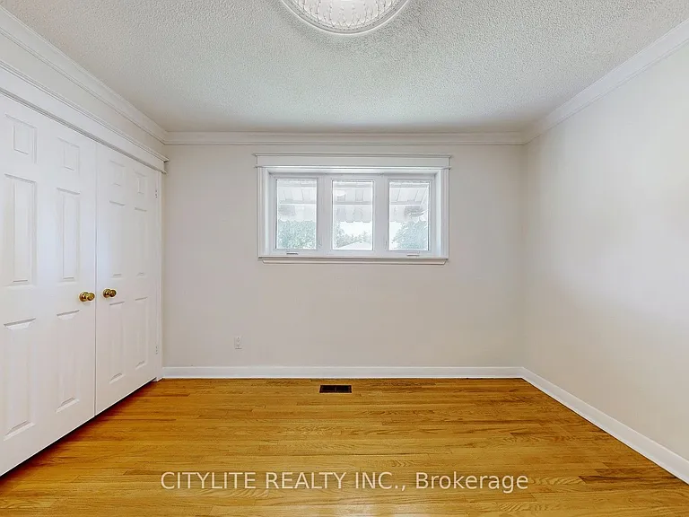 516 Monteith Ave — Photo 12