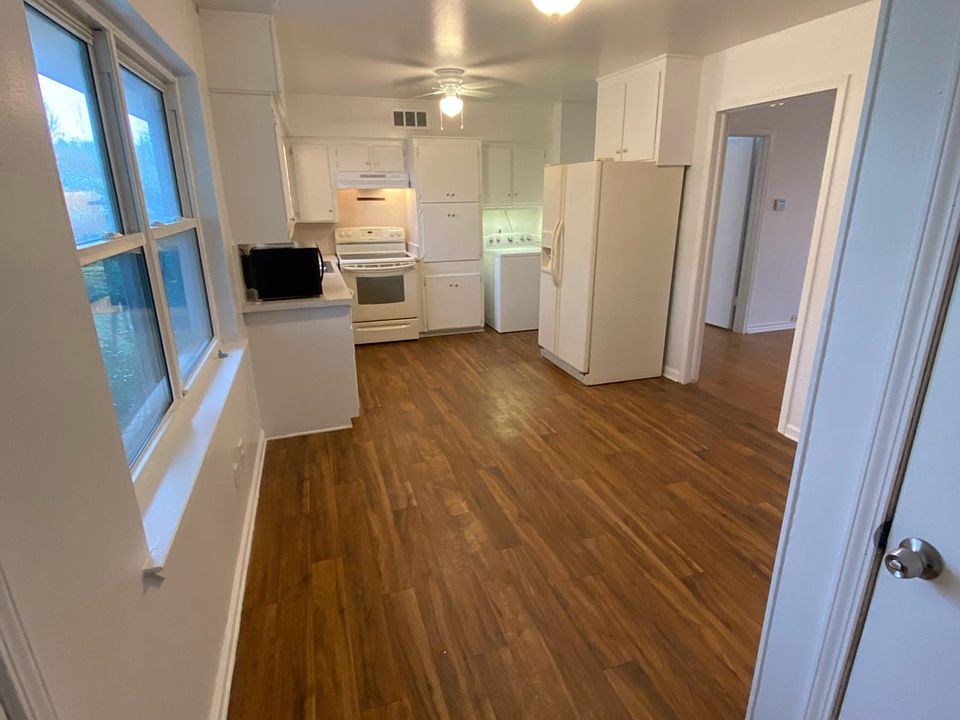 1st image of 813 E Celeste Dr