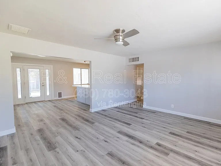 1305 W Laird St — Photo 4