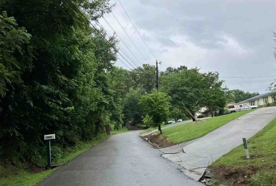 Exterior Neighborhood (street photo)