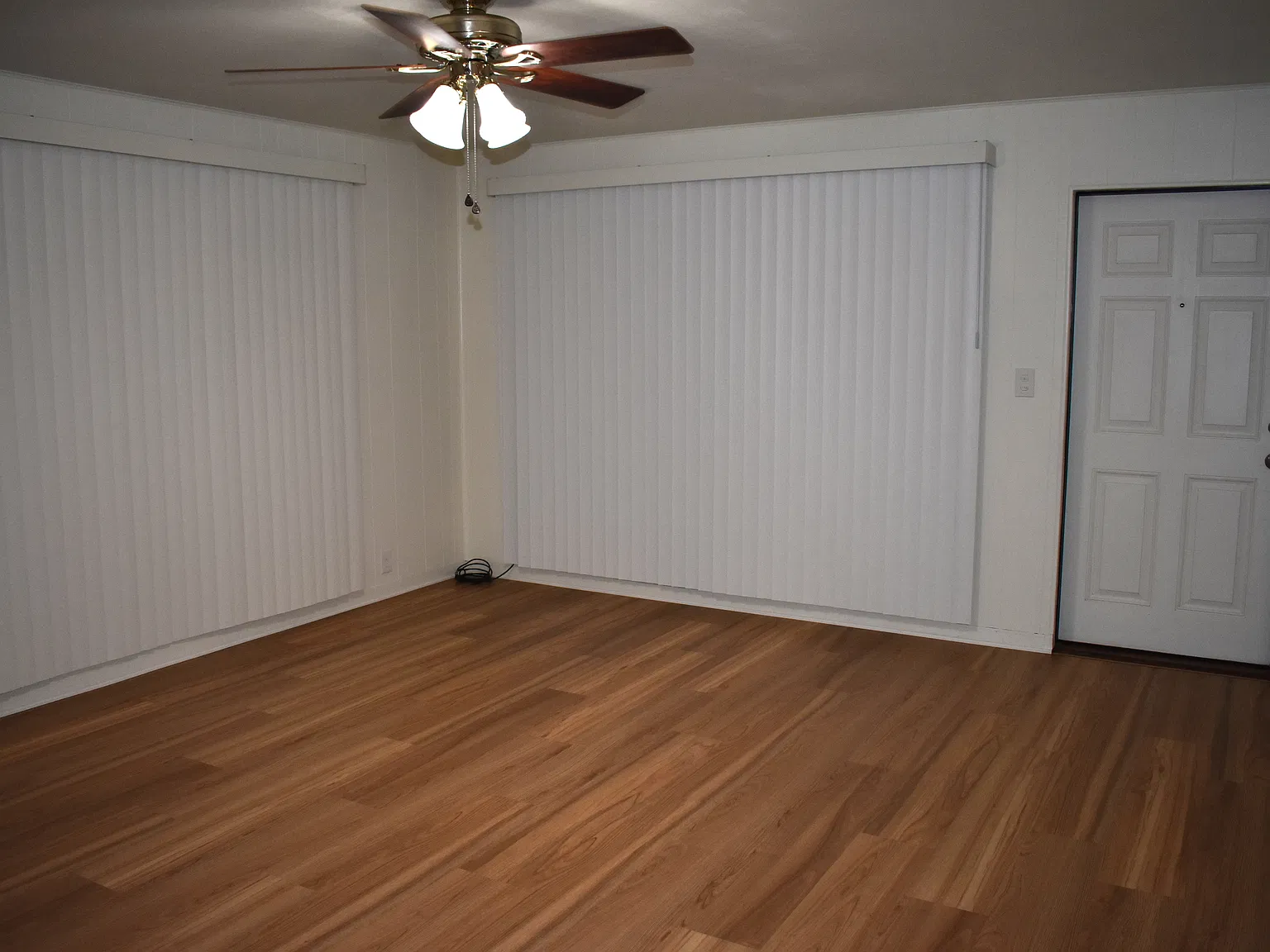3 bed, 1353 sqft, $3,700 — Photo 2