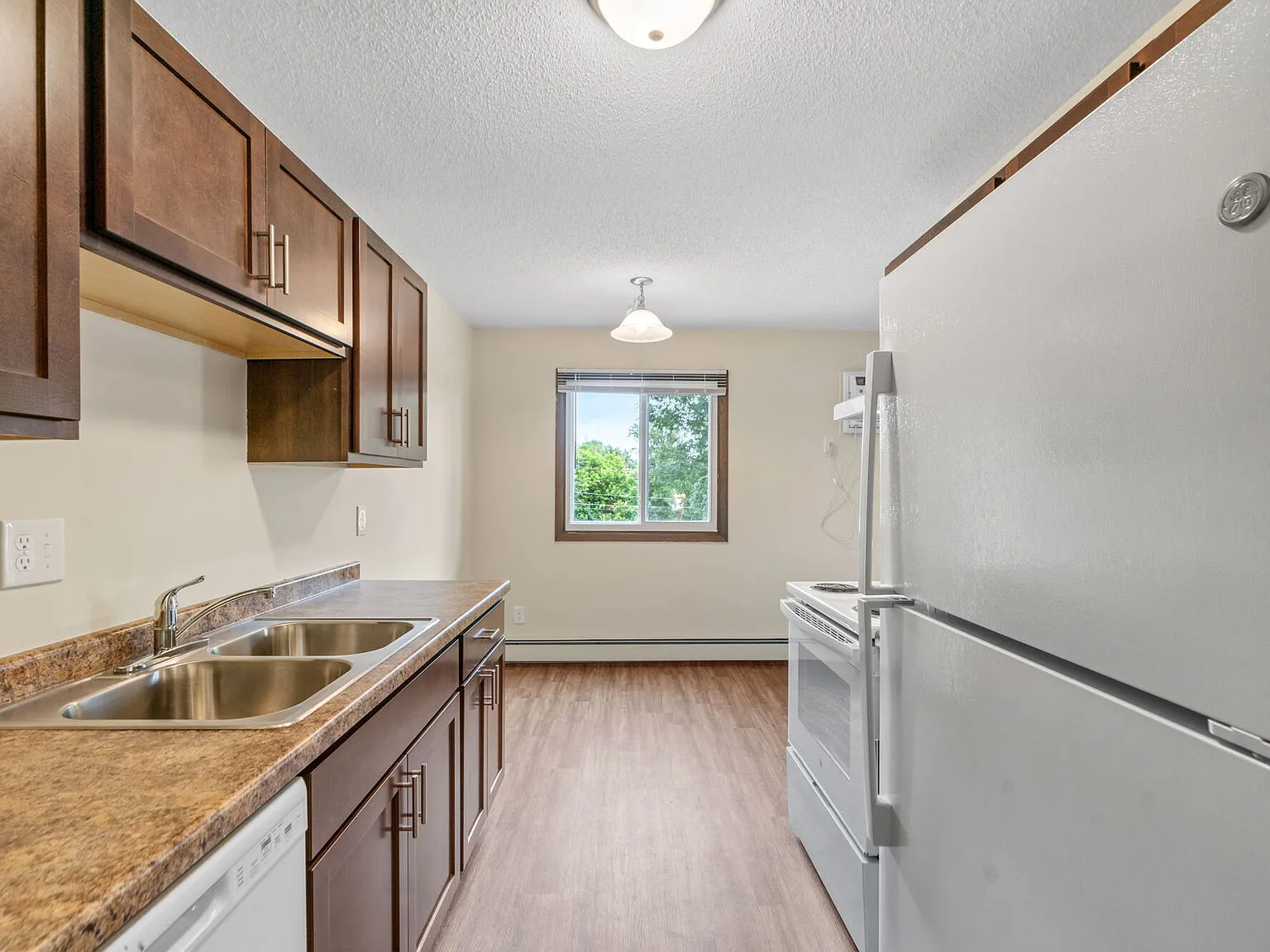 Lamplighter Village Apartments — Photo 4