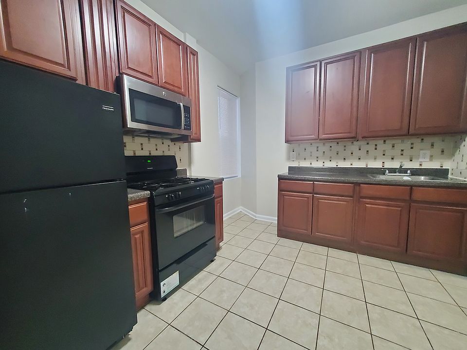 1st image of 150 Manhattan Ave APT 4
