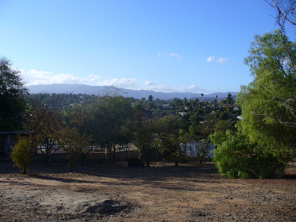 2nd image of 535 E Fallbrook St
