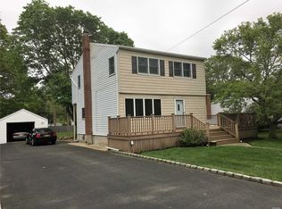 2565 Sycamore Ave, Ronkonkoma, NY 11779