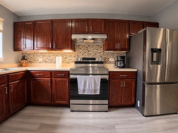 3rd image of 2221 Nichols Rd #F
