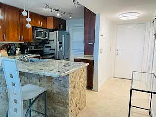 2 bed, 2.0 bath, 1050 sqft, $2,500 — Photo 4