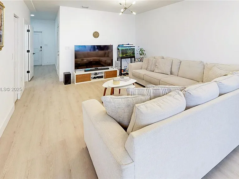 24902 SW 107th Ave — Photo 5