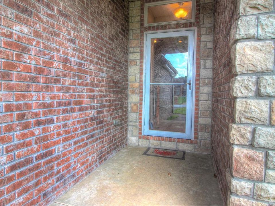 2nd image of 724 S Meteor Ave