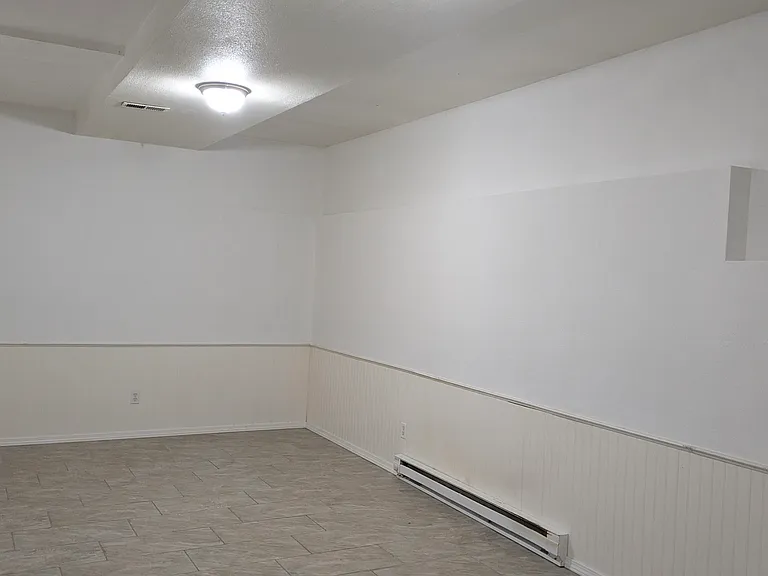 445 Beethoven Dr #LOWER — Photo 3