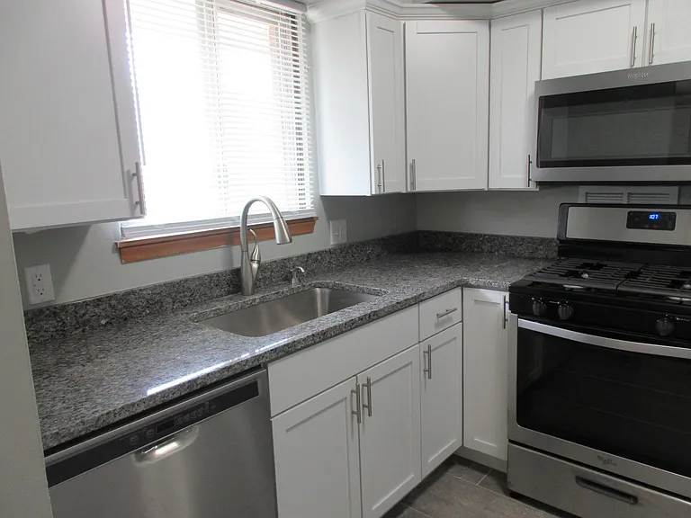 4729 California St #8 — Photo 2