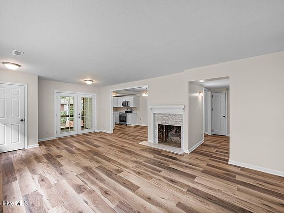 5th image of 105 W Lakeview Drive