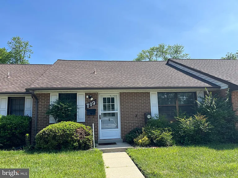 12319 Stonehaven Ln #T-19 — Photo 1