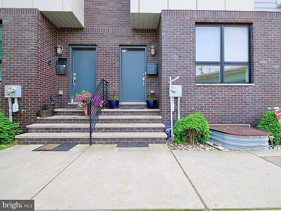 4th image of 74 E Laurel 82 St #2