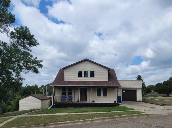 221 3rd Ave NW, Beulah, ND 58523