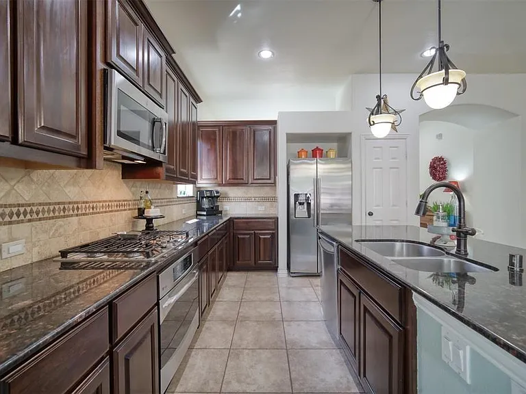 203 N Vershire Cir — Photo 3