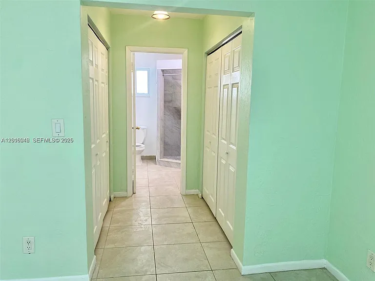 2345 Douglas St — Photo 27