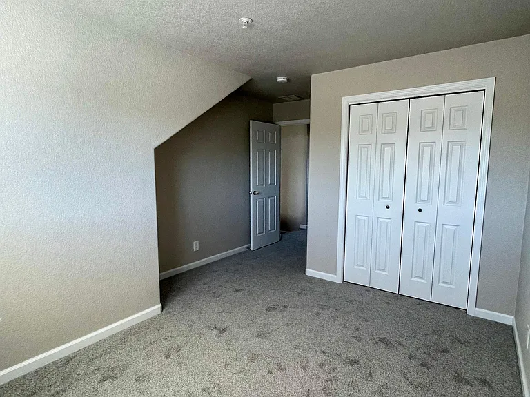 Guest bedroom
