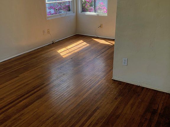 5th image of 831 Jamaica Ct