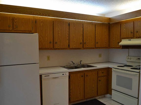 4th image of 90 Lake Arbor Dr
