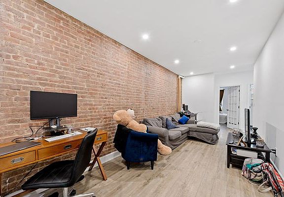 4th image of 1609 2nd Ave #3