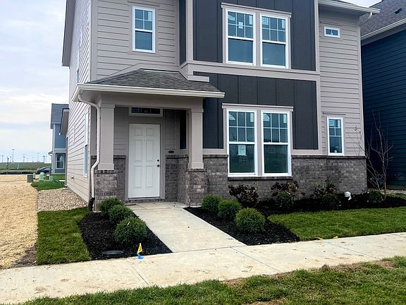 4th image of 823 Rose Garden Way