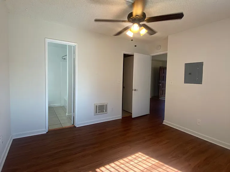 2415 E 6th St — Photo 12
