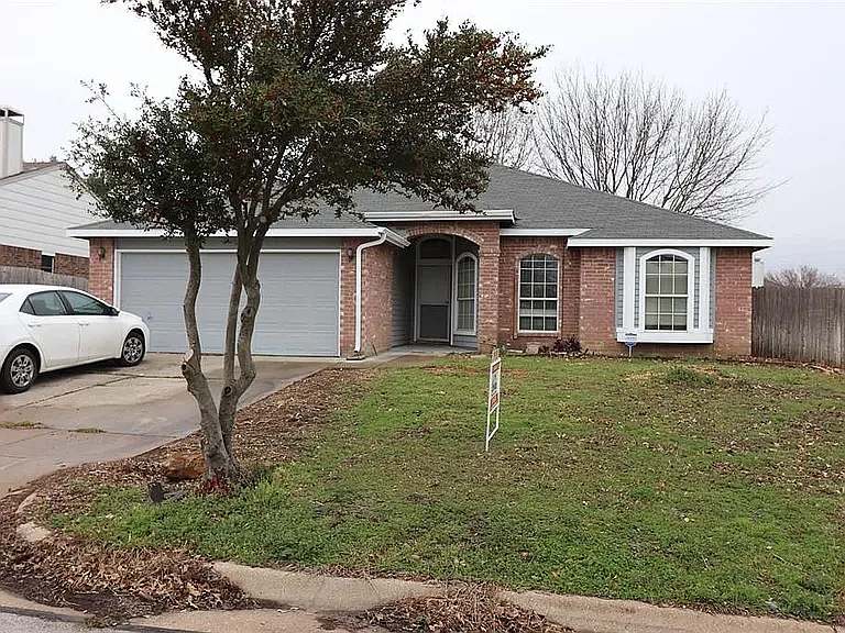 1101 Valley Branch Dr — Photo 1