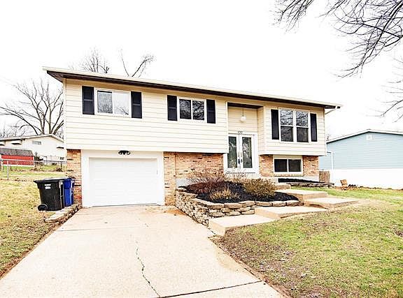 2nd image of 132 W Marseille Dr