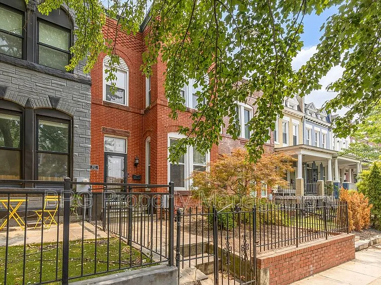 1027 7th St NE — Photo 30