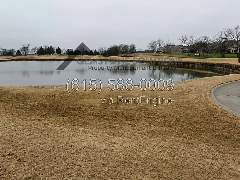 1028 Fenner Ln — Photo 10