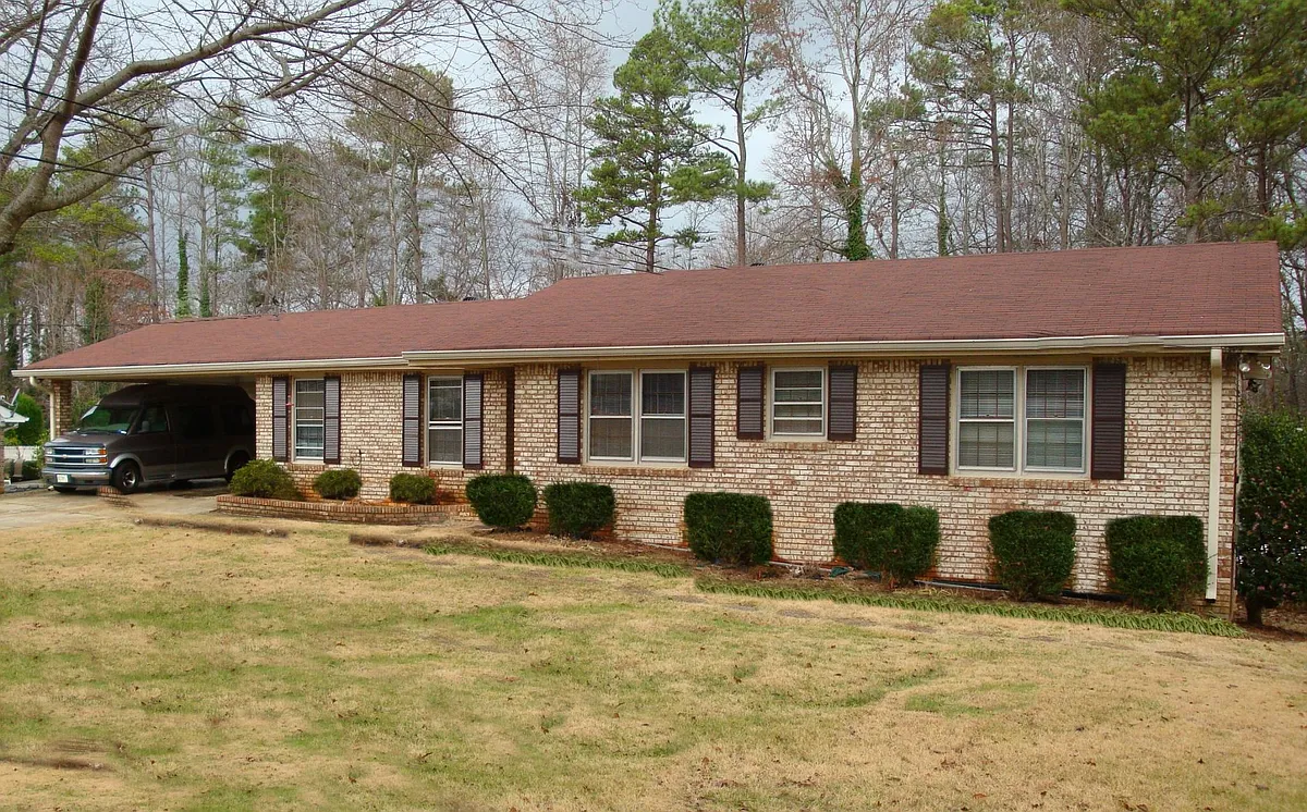 Building Photo - 3815 Cline Dr SE