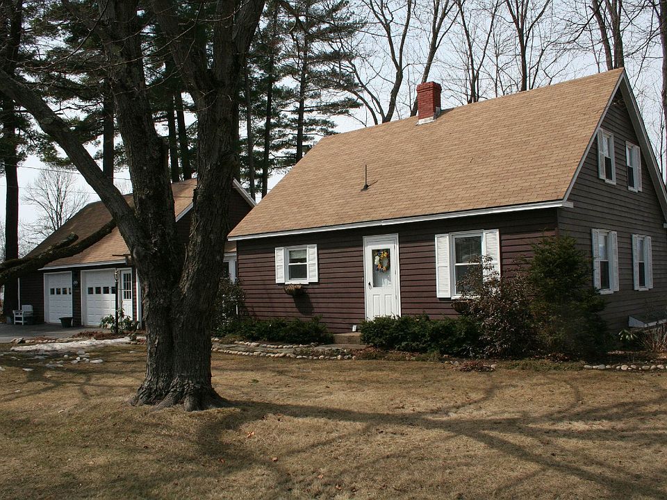 Lovely dormered cape with large 2 car garage