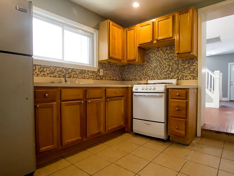 475 Krams Ave — Photo 6
