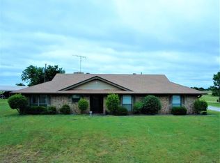 1571 Redbird Ln, Bowie, TX 76230
