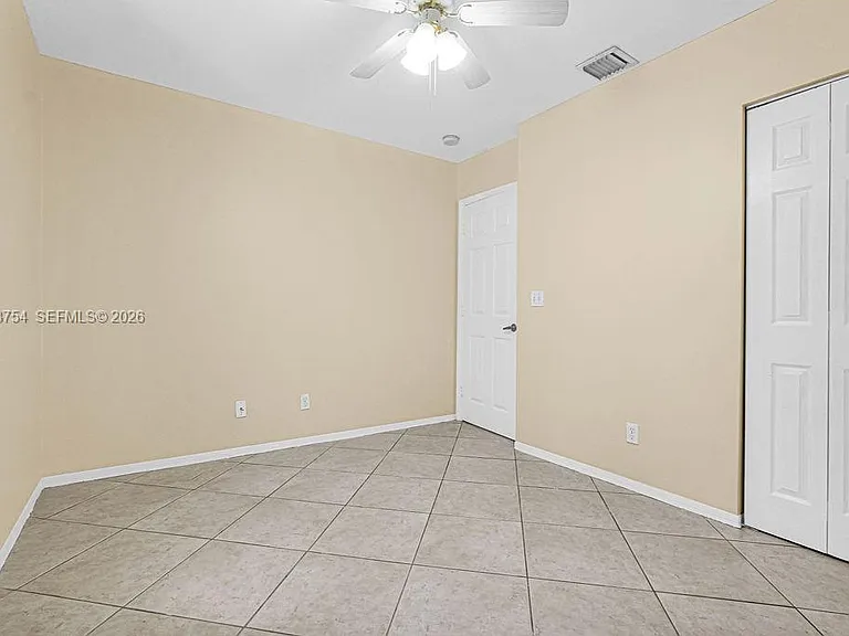 1623 E Harmony Lake Cir — Photo 86