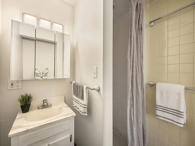 160 Circle Dr — Photo 16