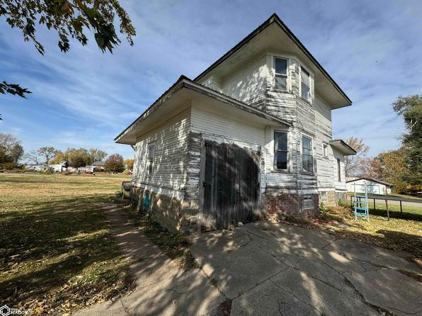 114 E Lee St, Seymour, IA 52590