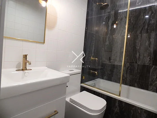 Rented by Yaffa Realty LLC | media 25