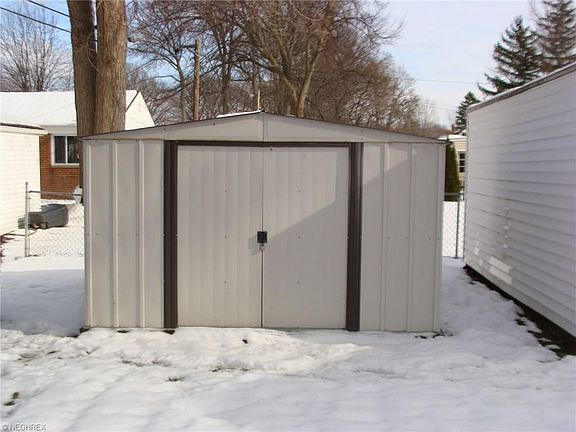 4th image of 21364 Northwood Ave
