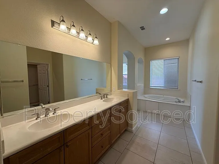 1633 Sparrowhawk St — Photo 25