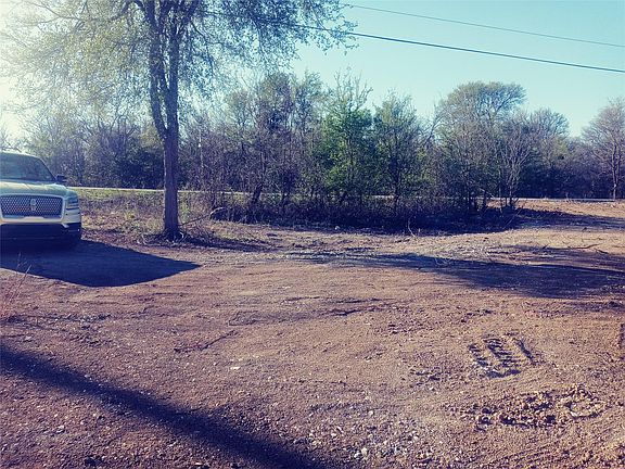 3rd image of 8818 Elroy Rd