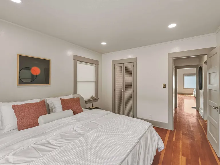 1808 The Strand — Photo 14