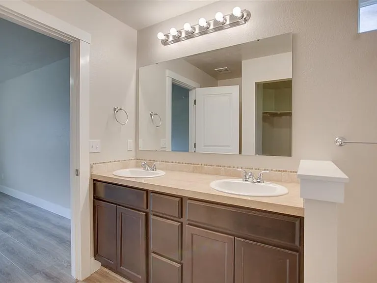 3694 S Veneto Ave — Photo 16