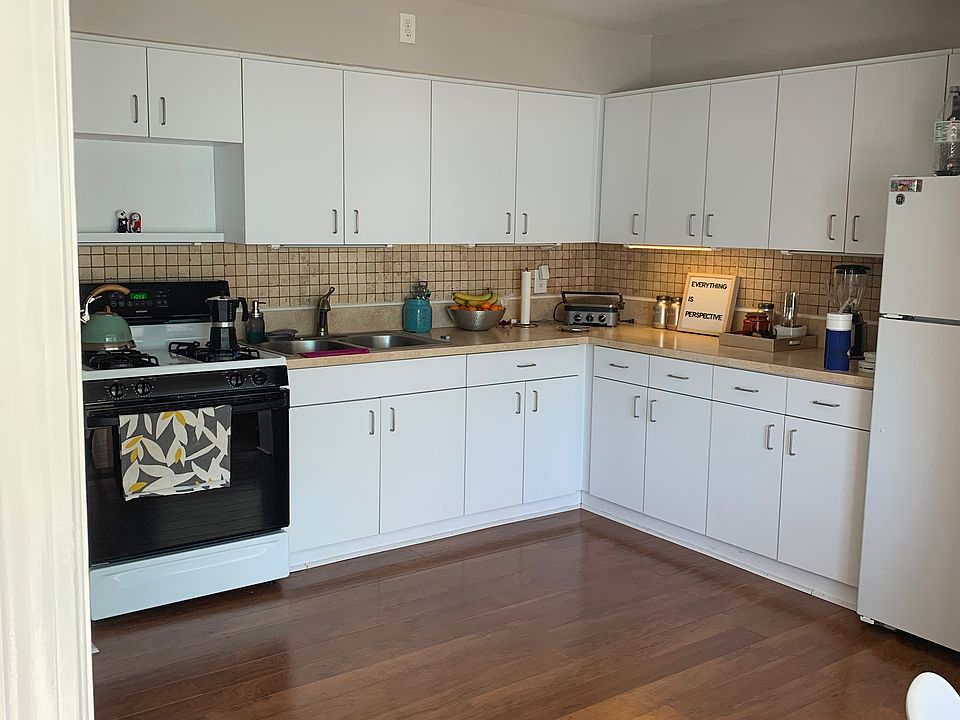 Lots of Cabinets and New SS Appliances (not in pic) Recently replaced.