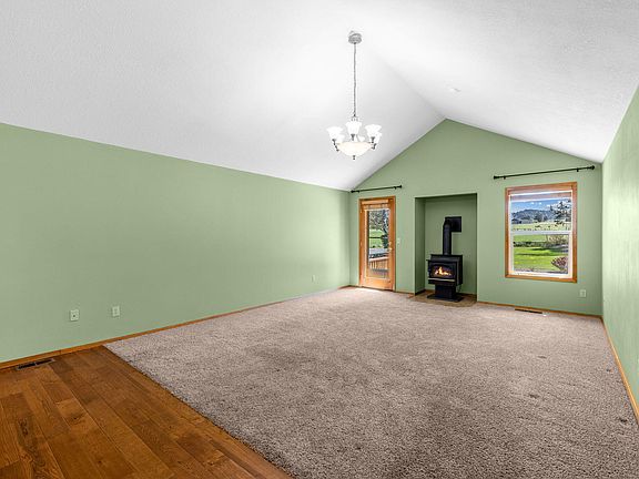 5th image of 3132 NE Tennessee Ln
