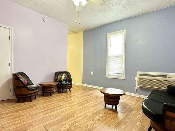 5th image of 921 Lower West Boyd St