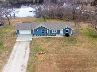 11124 S Lakeview Rd, Carbondale, KS 66414