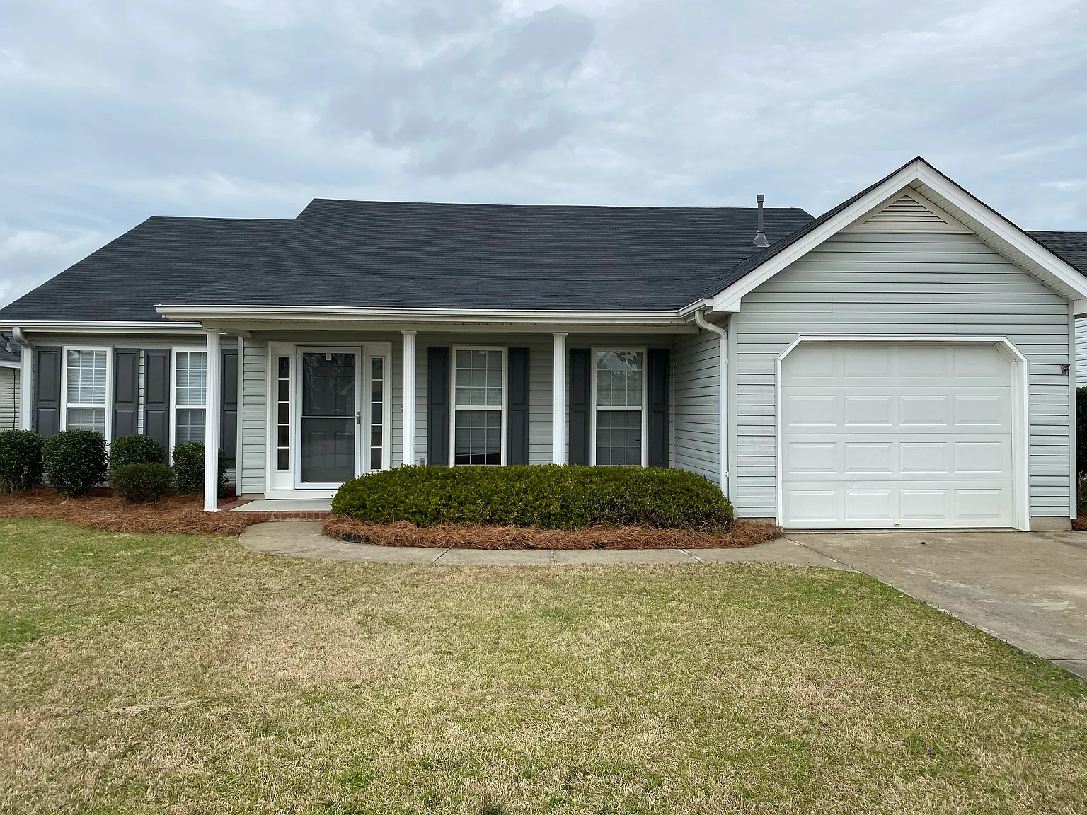 3 bed, 1593 sqft, $1,975 — Photo 1